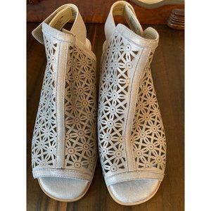 𝅺nwot Earth  perforated leather heeled sandal-Murano Mist